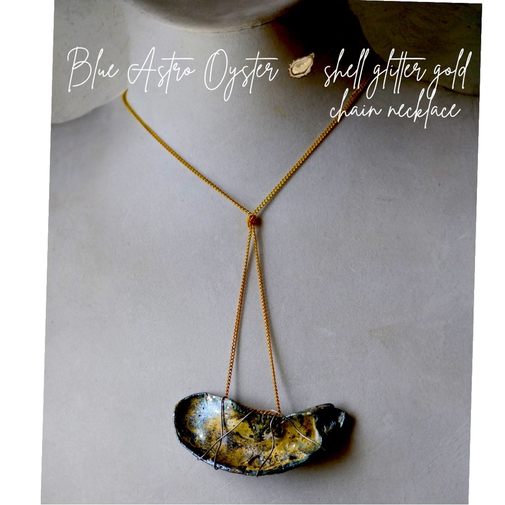 Blue Astro glitter oyster necklace
